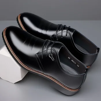 Ежедневни бизнес обувки за мъже Модерен All-мач износоустойчиви кръгли пръсти удобни дишащи външни обувки пролет есен основен