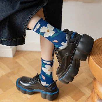 Женски есен синьо лале цвете чорапи ретро жакард бродерия пасторален стил сладък средна тръба чорапи живопис с маслени бои стил