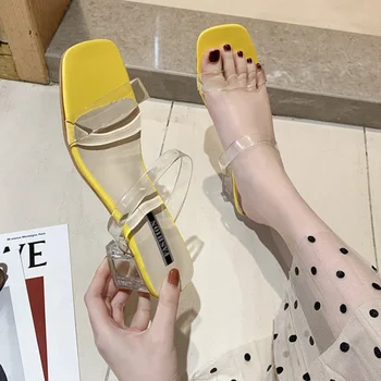 Сандали Жени 2023 Нова лятна квадратна мода Елегантни дамски чехли Модни прозрачни обувки с дебел ток Помпи